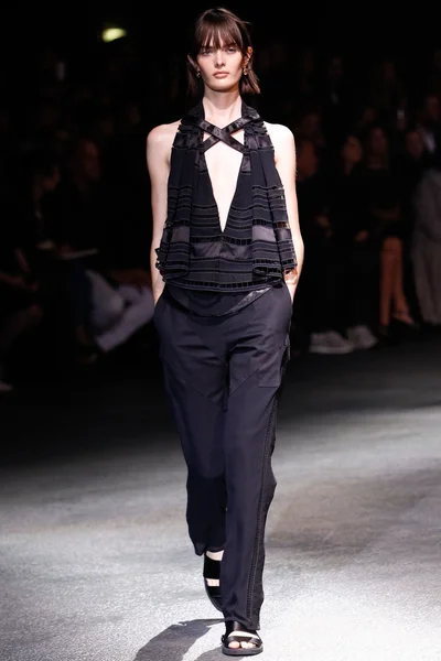 Look 32